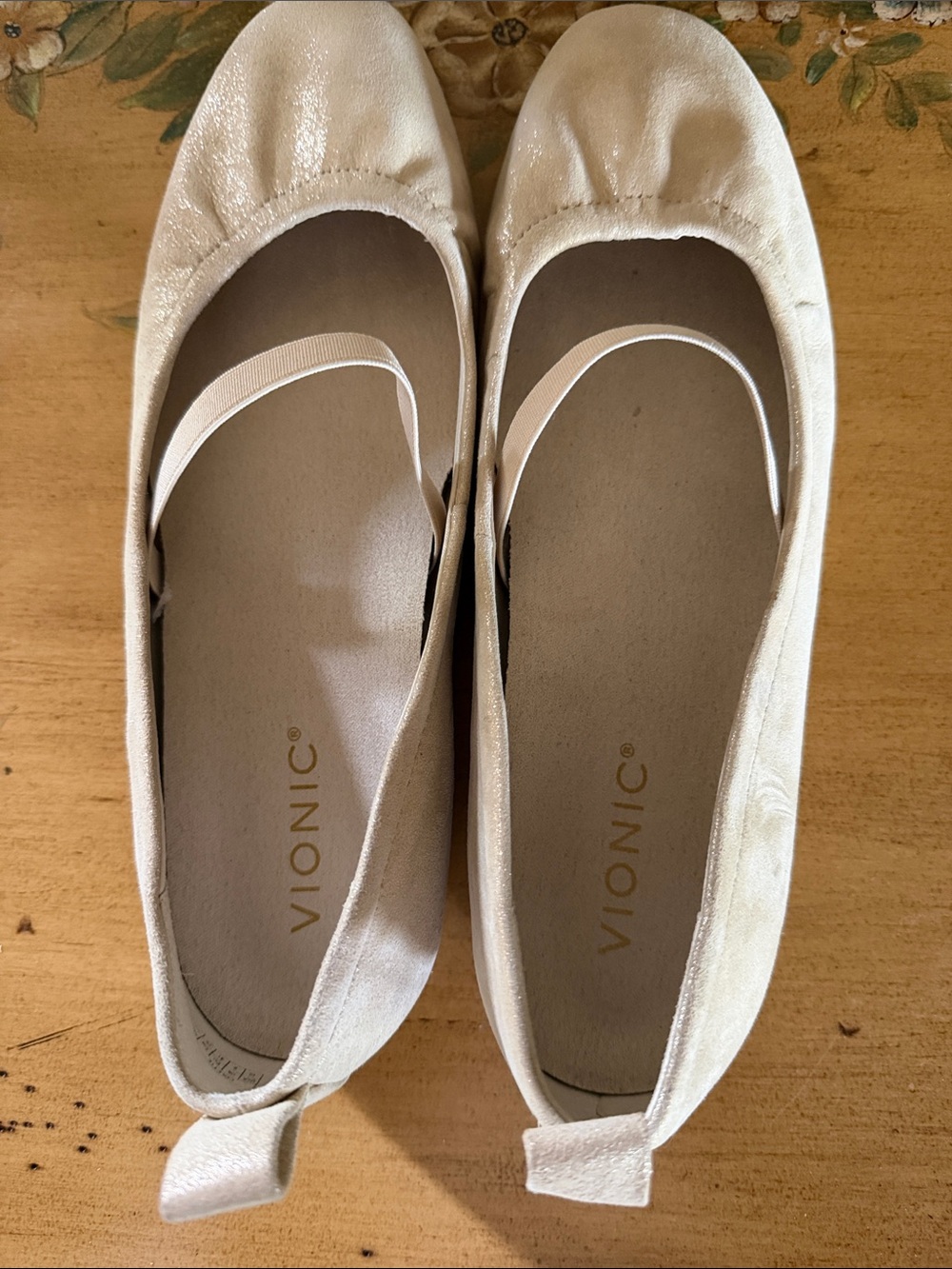 Vionic Cream Ballet Flats with Elastic Strap